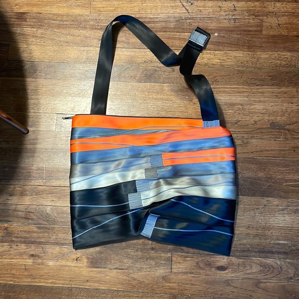 Big Kao Pao Shu seatbelt fabric bag, 22" x14", NWT